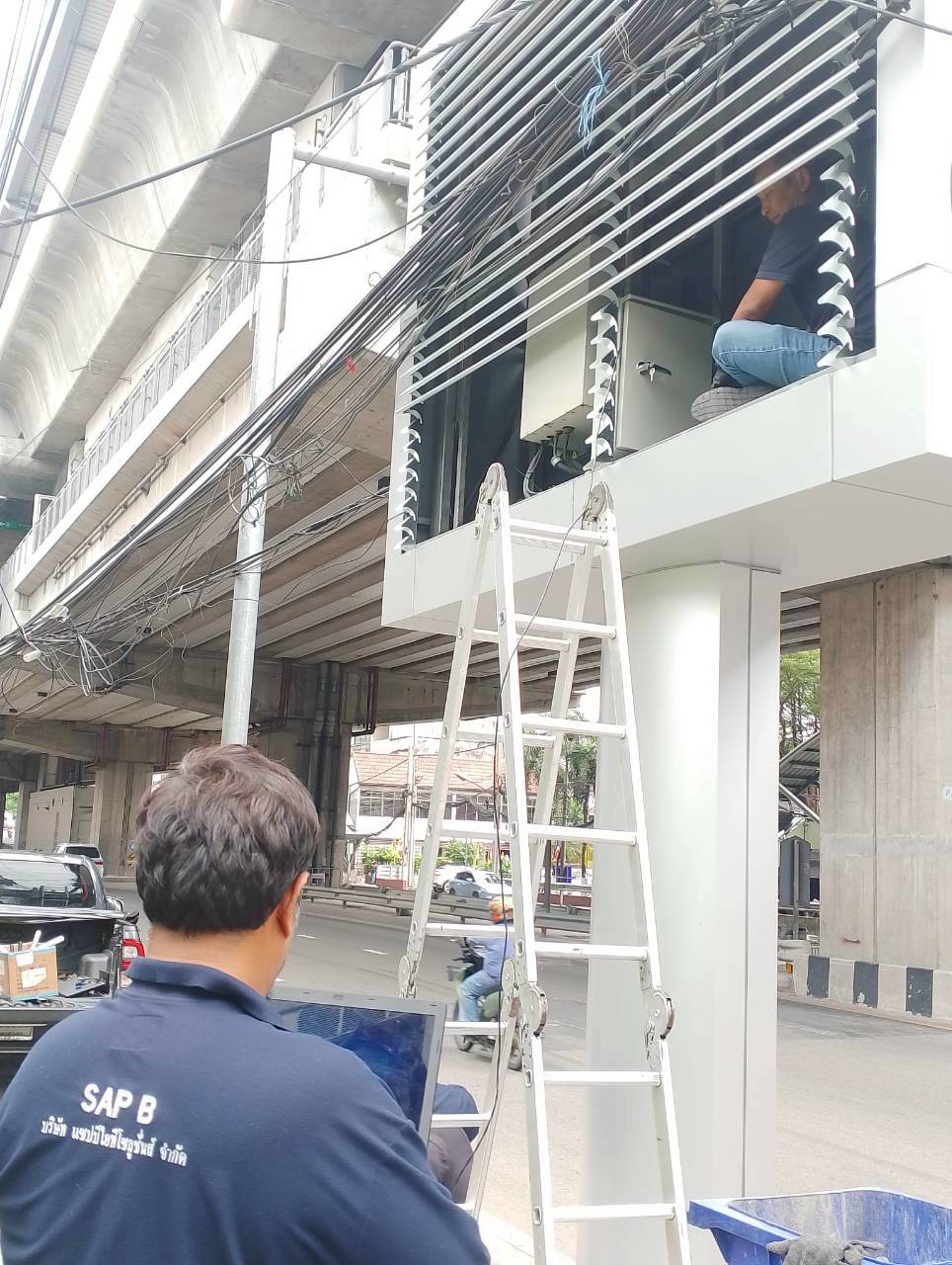 ติดตั้งบริเวณสามแยกเทพารักษ์